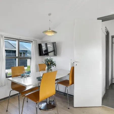 2 Bedroom Awesome In Apartamento *